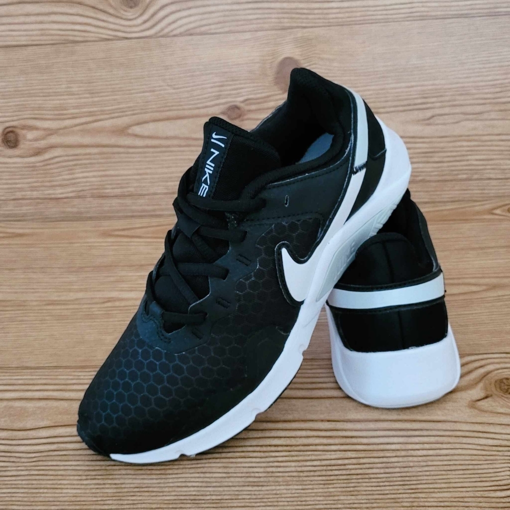 Nike Legend Essential 2 Fitness